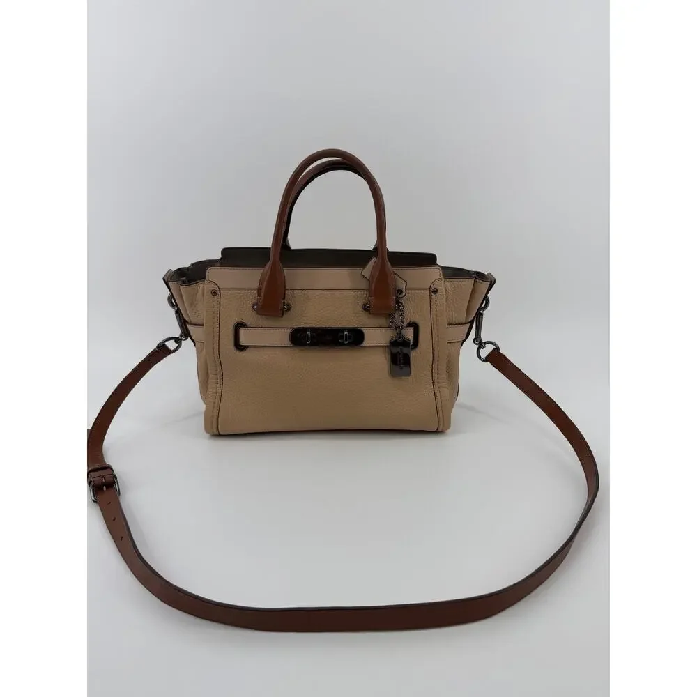 Beige and brown Pebbled leather handbag, Coach Swagger 27